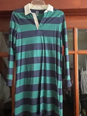 Girls dress “preppy”